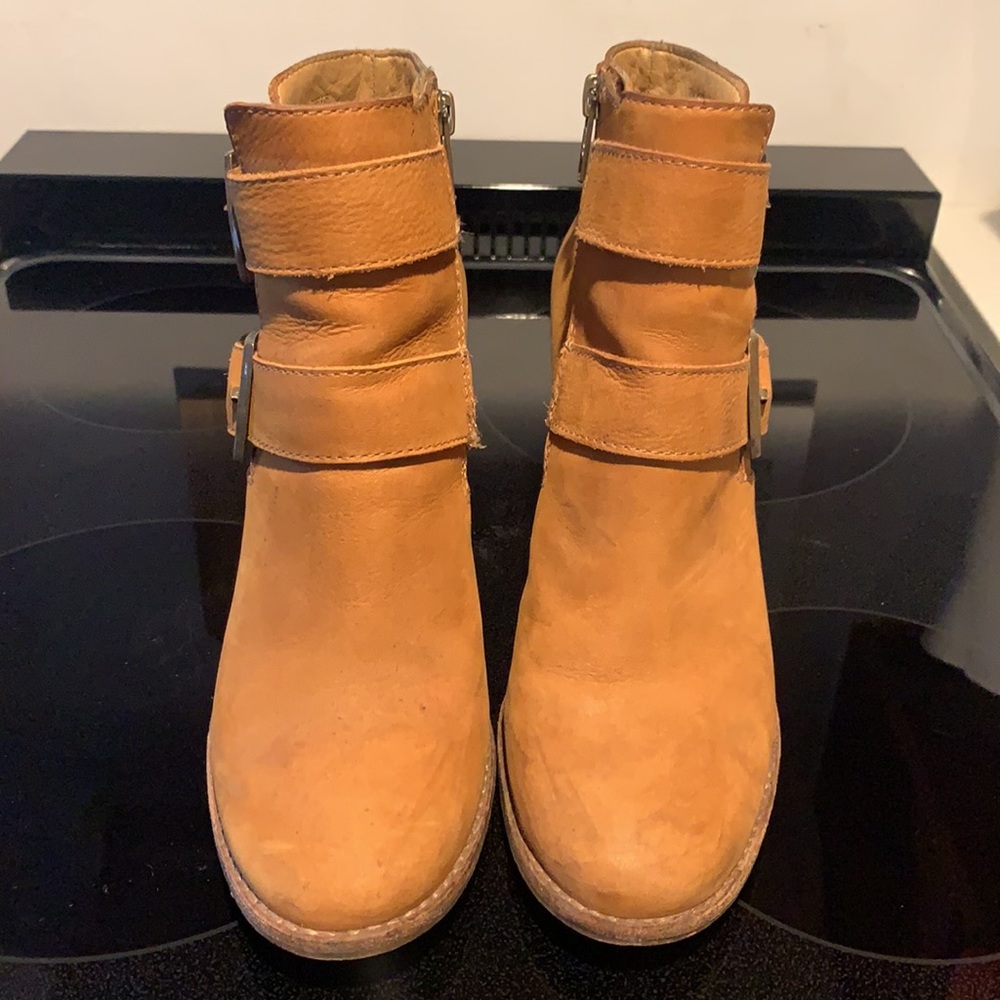 Steve Madden Booties - Picture 2 of 5
